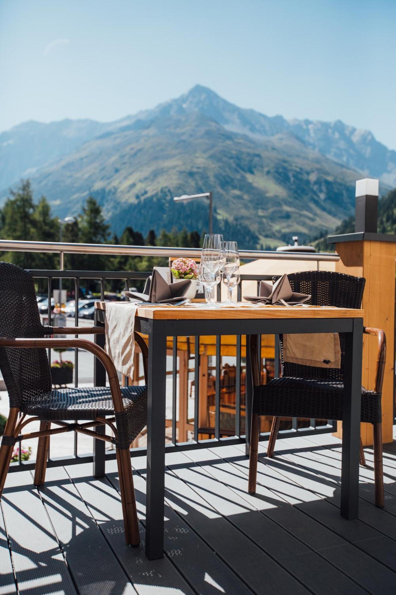 Hotel Mittagskogel Pitztal Sankt Leonhard im Pitztal Dış mekan fotoğraf